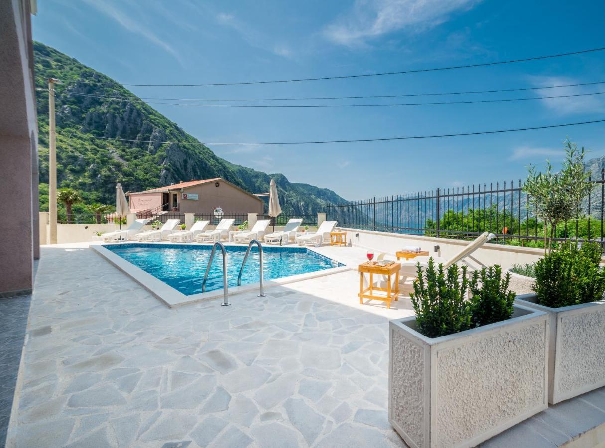 Boka Bay 2 Apartment Kotor Bagian luar foto