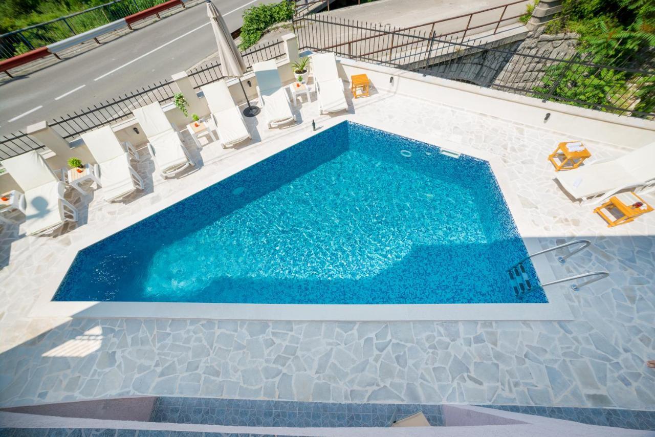 Boka Bay 2 Apartment Kotor Bagian luar foto